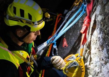 PETZL XENA – Lampe Frontale Puissante et Durable